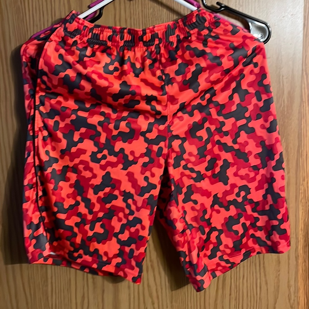 Under Armour shorts sz L